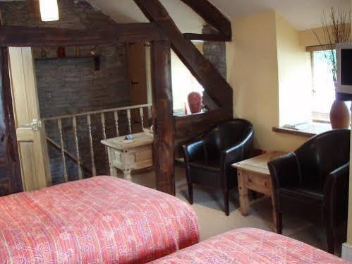 The Horse & Jockey Inn Knighton  Bagian luar foto