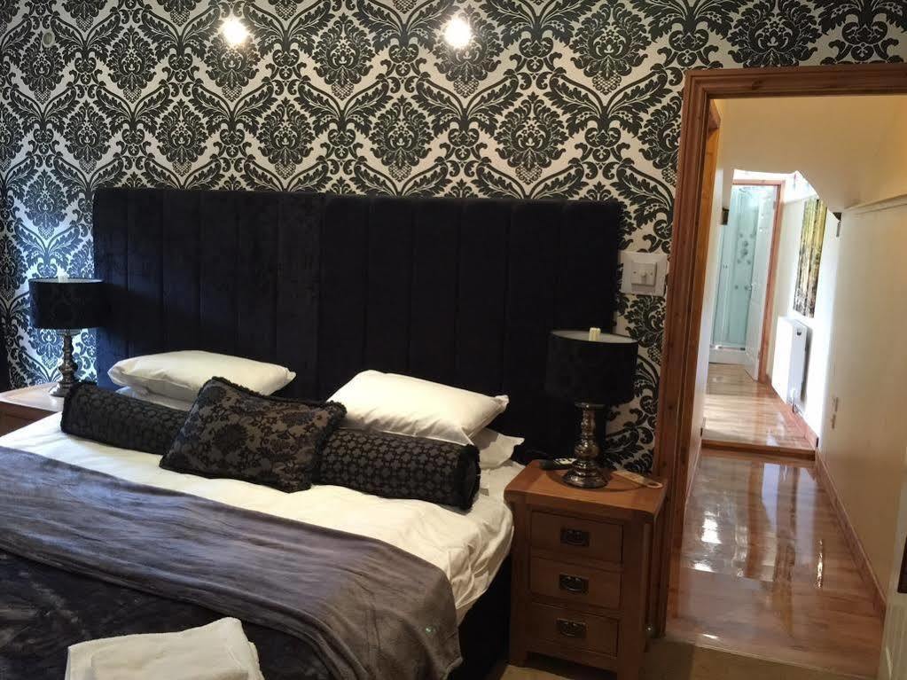 The Horse & Jockey Inn Knighton  Bagian luar foto