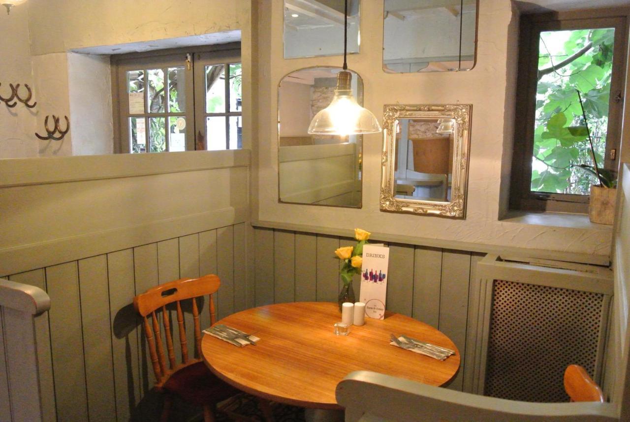 The Horse & Jockey Inn Knighton  Bagian luar foto