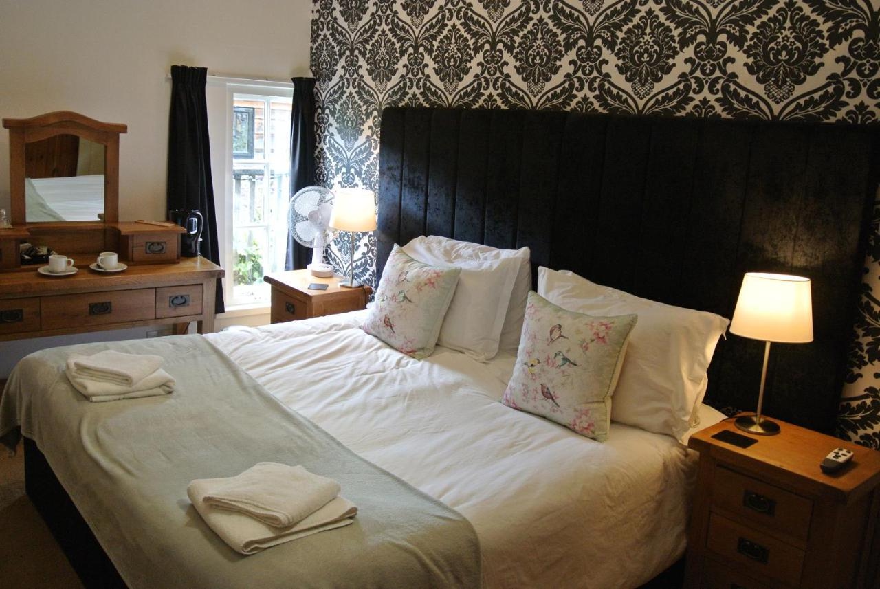 The Horse & Jockey Inn Knighton  Bagian luar foto